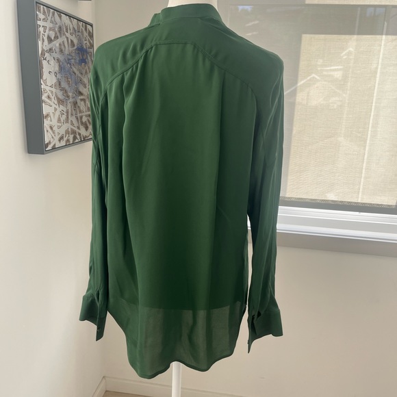 COPY - VINCE Brand Green Blouse - Picture 2 of 4